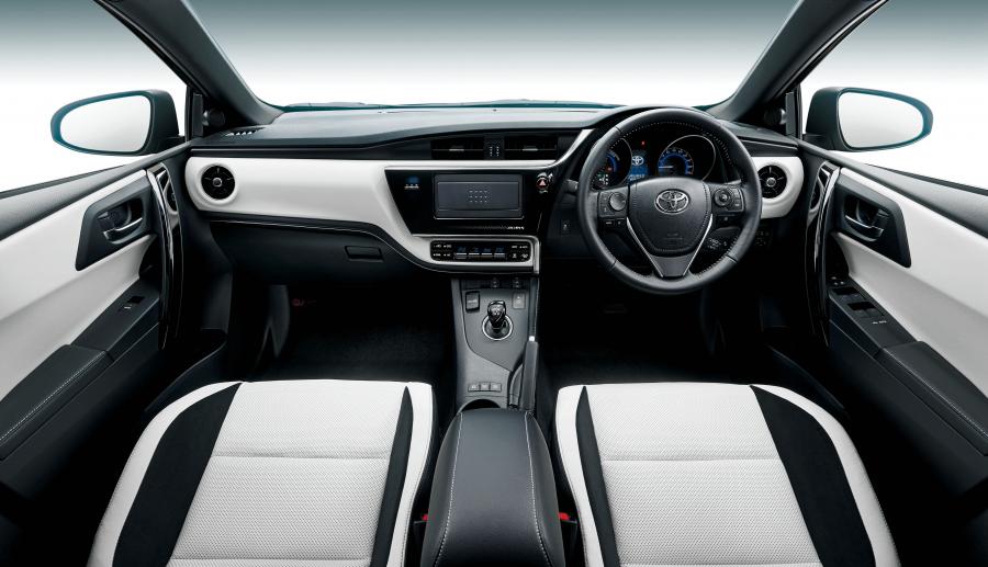 Торпедо Toyota Auris Hybrid 2016 года  (JP) (фото 4 из 4)